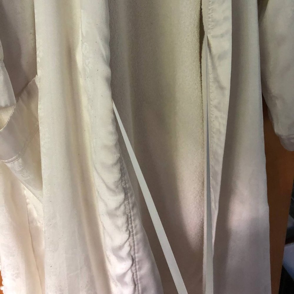 Luxury Vintage  TCM Bathrobe Ivory White - Picture 14 of 14